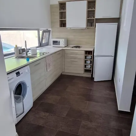 Sunny House Piszmenovo